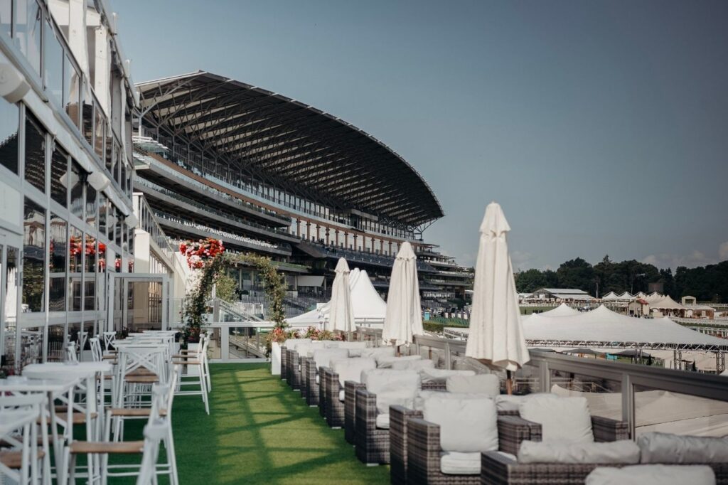 Package-image-the-lawn-club