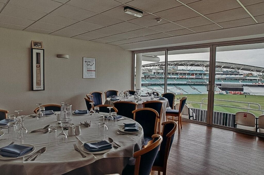 Package-image-exec-box-kia-oval